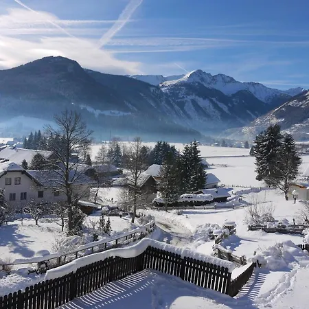 Geraeumiges Mit Panoramabergblick